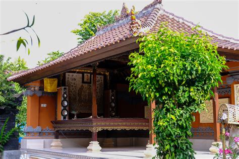  Houses of Bali: A Glimpse into Architectural Harmony - Exploring Traditional Balinese Homes and Their Symbiotic Relationship with Nature